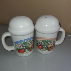Salt&Pepper Shakers with handle